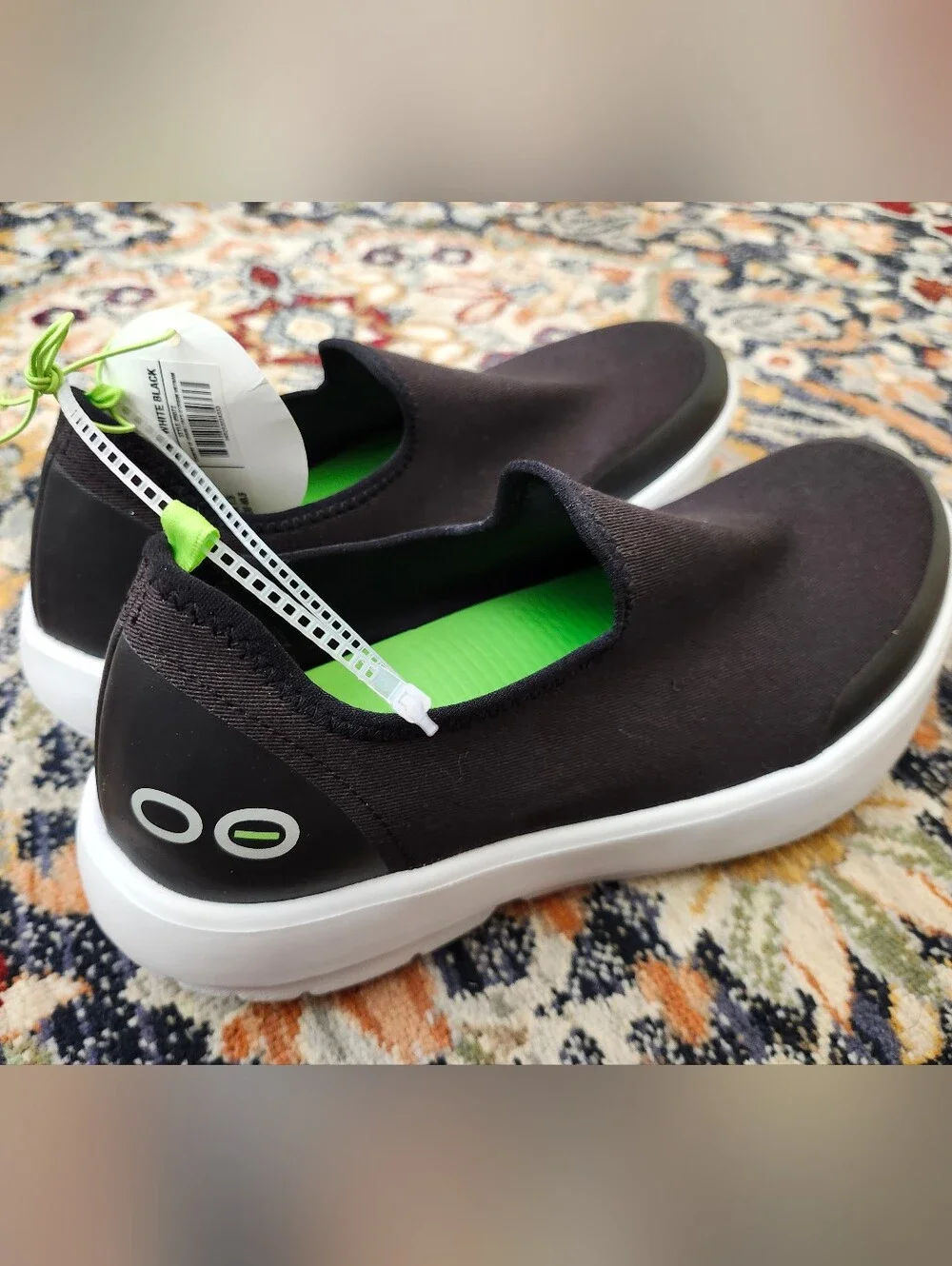OOFOS EEZEE Black/White Recovery WALKING Sneakers Shoes NWT SZ 9.5